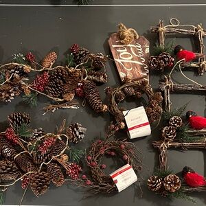 NWT/EUC Large bundle of 4 Pinecone & Berry Garlands & Rustic Christmas decor lot